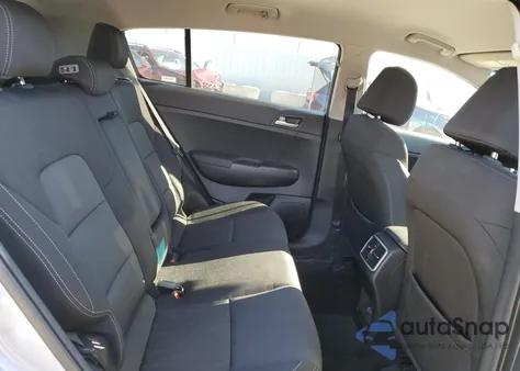 2020 Kia Sportage Lx z USA, uszkodzony, nr VIN KNDPMCAC2L7636315